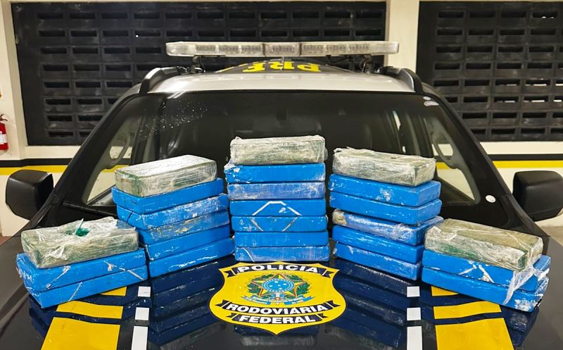 Motorista tenta fugir mas é pego com 25kg de cocaína na BR-101