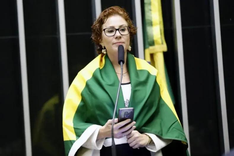 Câmara dos Deputados vai declarar perda de mandato de Carla Zambelli