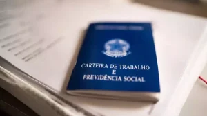 R$ 10 mil por 30 horas semanais? Projeto dá passo importante na Câmara