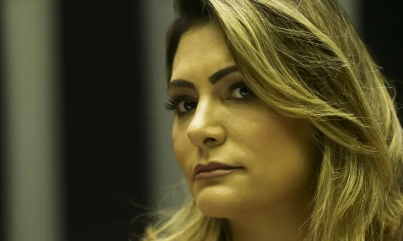 Michelle relata cansaço ao cuidar de Bolsonaro após cirurgia