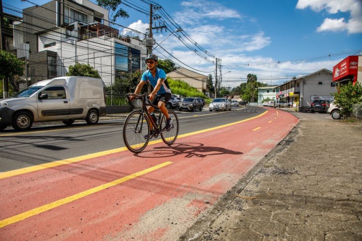Blumenau quer aumentar número de ciclovias para melhorar mobilidade