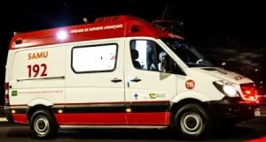 Mulher morre em grave acidente entre moto e carro; criança sobreviveu