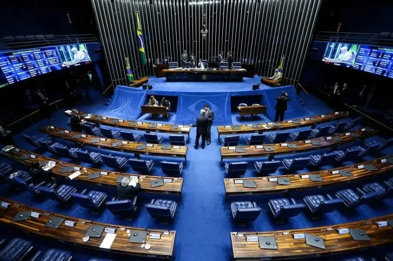 Senado avança e aprova na CCJ limite de 36 horas na jornada semanal
