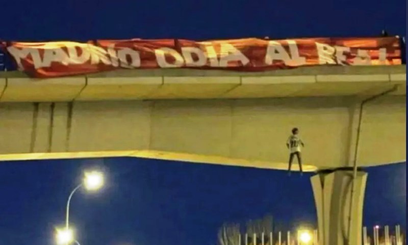Justiça da Espanha condena 4 por boneco de Vinicius Jr. ‘enforcado’