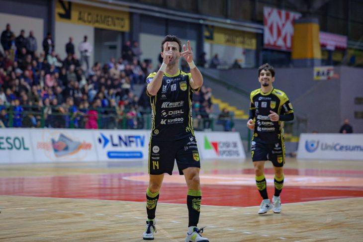 Jaraguá Futsal goleia Blumenau e sobe nível na Liga Nacional