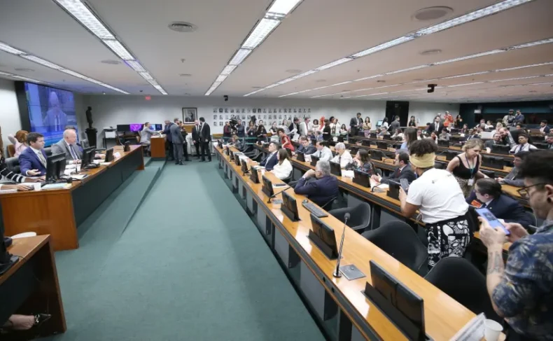 CCJ da Câmara aprova projeto de castração química e aumento de pena para crimes sexuais