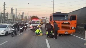 Acidente na BR-101 deixa motociclista ferido em BC