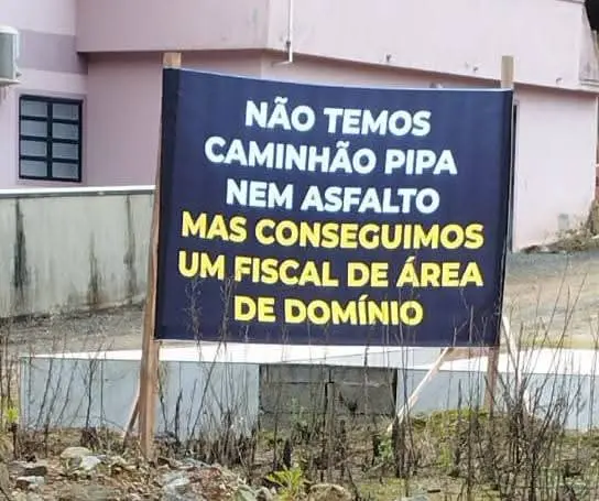 Polícia retira faixas e coíbe protesto que pedia obras na SC-404