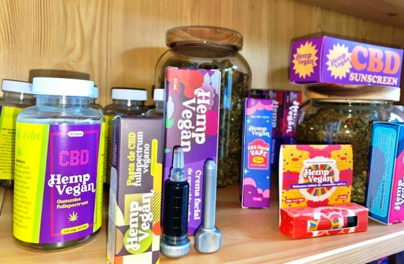 Anvisa proíbe quatro cosméticos por uso indevido do termo “hemp” nos rótulos