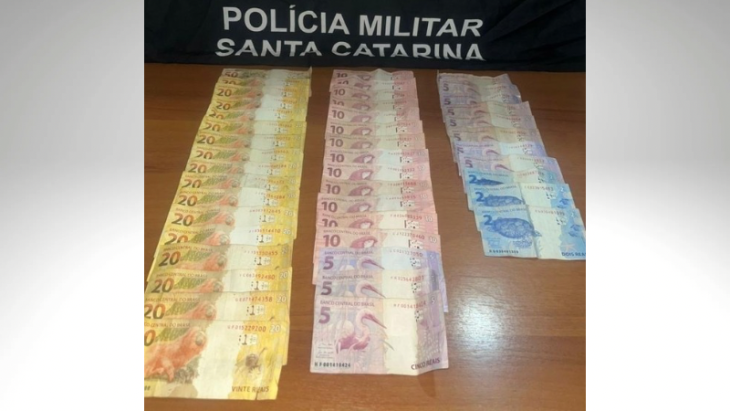 Homem assalta sorveteria e é preso por policiais de folga