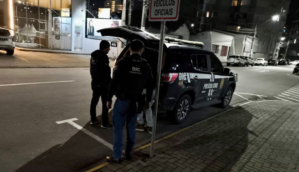 Polícia Civil prende traficantes que atuavam próximo a creche em Brusque