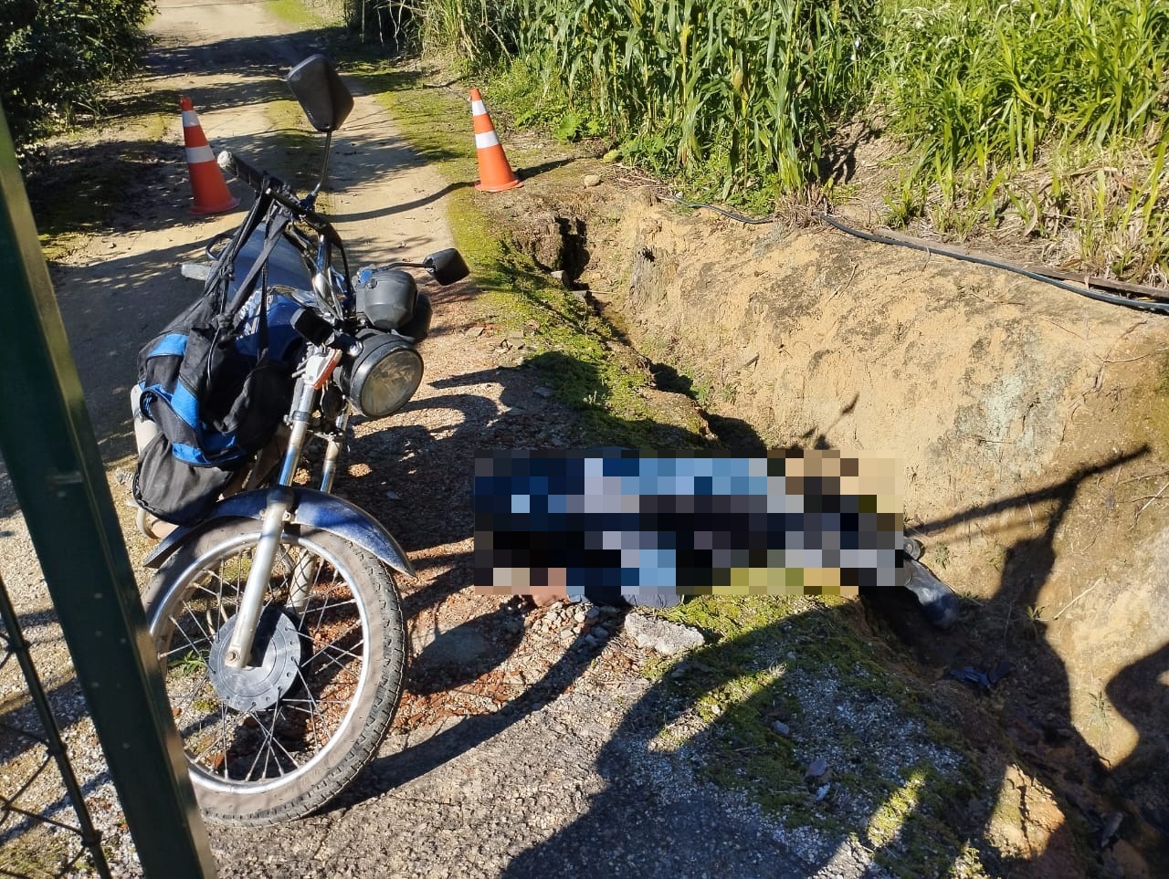 Homem é morto a tiros em estrada rural de Brusque
