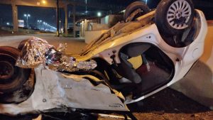 Acidente às margens da BR-101 deixa vítima presa às ferragens