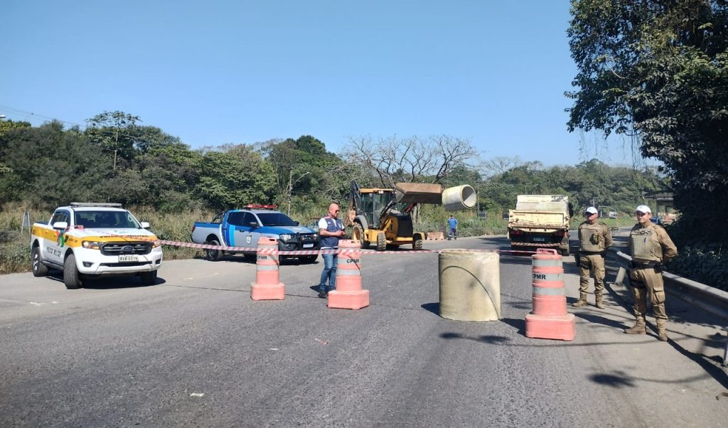 Trecho da SC-415 é interditado por problemas estruturais em viaduto