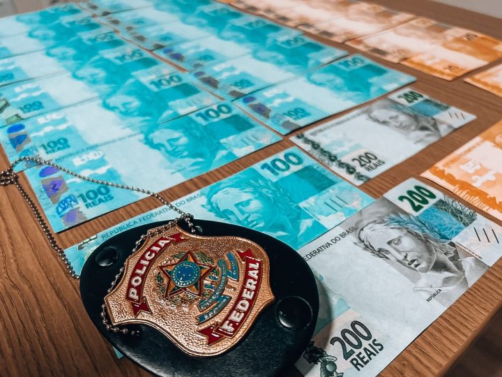 PF prende quatro por negociarem moeda falsa em SC