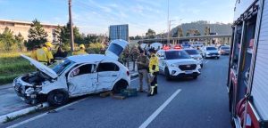 Motorista morre ao bater de frente em parede de concreto de viaduto