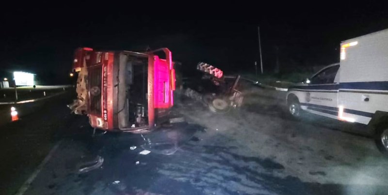Acidente na BR-282 na Serra deixa duas pessoas mortas em SC