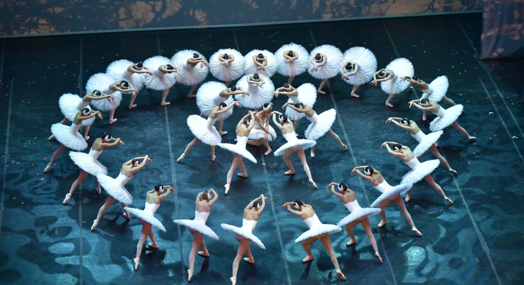 Maior festival de dança do mundo inicia em SC; veja programação