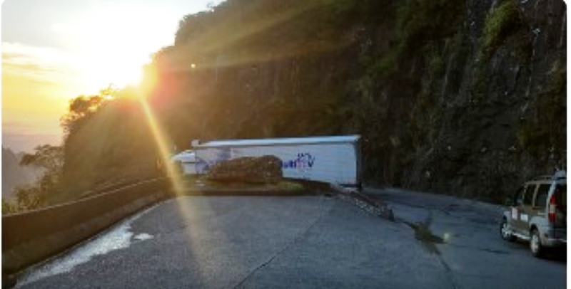 Trânsito na Serra do Rio do Rastro é liberado após problema em caminhão