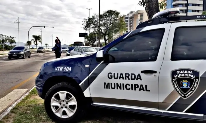 Motorista que usar faixa exclusiva para ônibus na Beira-Mar Norte será multado