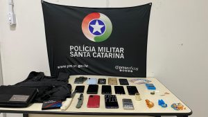 Operação prende quatro suspeitos por assaltos contra motoristas de aplicativo