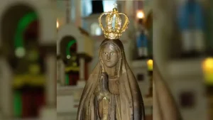 Comissão é criada para investigar santa que chora lágrimas de mel