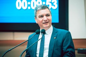Vereador licenciado em Joinville, Adilson Girardi assume cadeira na Alesc