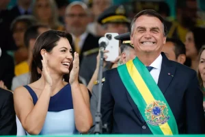 De olho em 2026, Michelle Bolsonaro transfere título eleitoral para DF