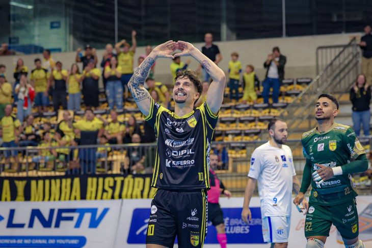Jaraguá Futsal busca empate heroico e mantém vitória na Liga Nacional