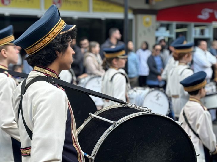 Bandas e fanfarras buscam vaga para desfilar na Oktoberfest