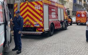 Menino de 8 anos é atropelado por caminhão e tem ferimentos graves