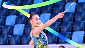 Catarinense Ana Franceschi disputa o Mundial de Ginástica com a seleção no RJ