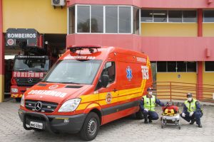 Idoso fica ferido após queda em escada rolante em Blumenau