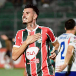 Com gols decisivos, atacante manezinho se destaca no Equador