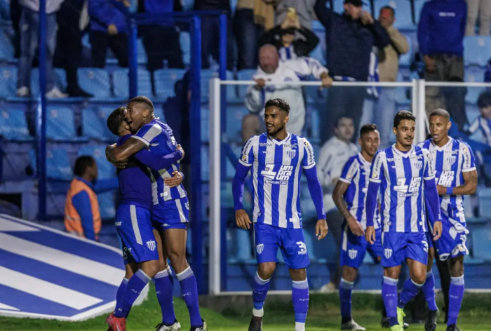 Torcida do Avaí terá ingresso gratuito no confronto com o Cuiabá no Dia dos Pais