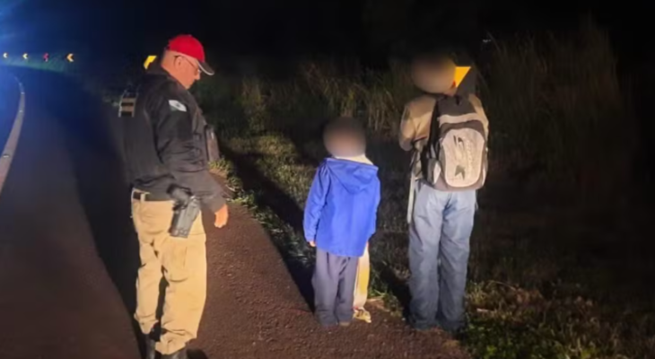 Crianças fogem para ver influenciador e são encontradas em rodovia