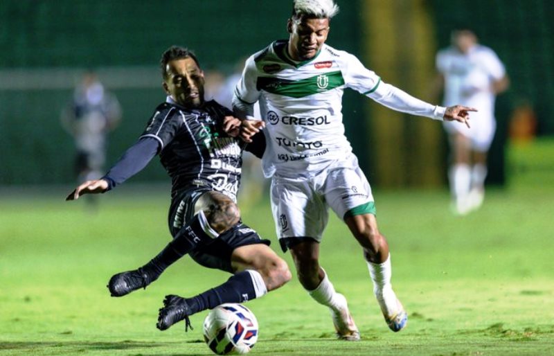 Figueirense só empata em casa e segue em agonia rumo à Série D