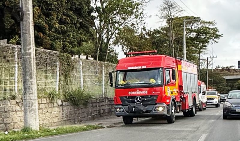 Motociclista morre ao bater em muro do cemitério na SC-401