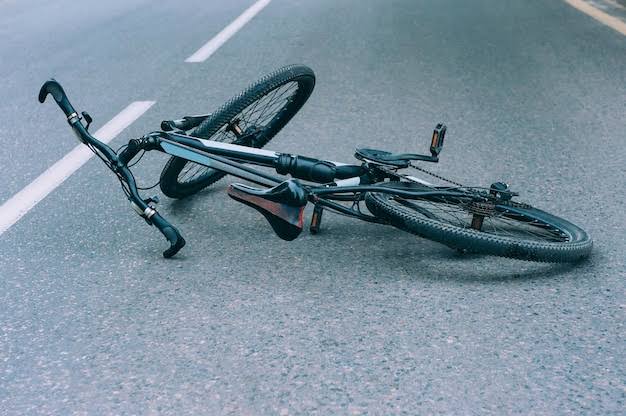 Menina de 12 anos morre atropelada ao andar de bicicleta