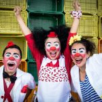 Trupe teatral leva espetáculo de palhaçaria a quatro comunidades em SC