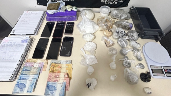 Mãe, filho e jovem são presos por tráfico após perseguição policial