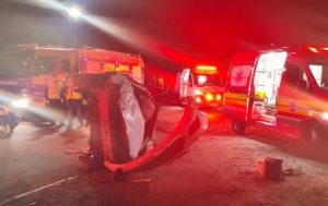 Motorista morre em capotamento na BR-470; vítima não foi identificada