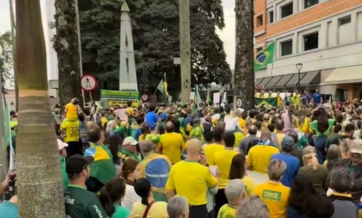 Vídeo: milhares de pessoas vão às ruas em atos pró-Bolsonaro