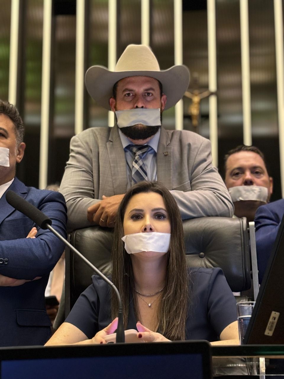 Deputados de Santa Catarina bloqueiam votações no Congresso