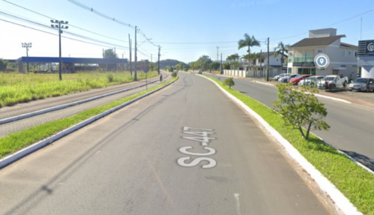Motociclista morre em acidente com caminhões na SC-447
