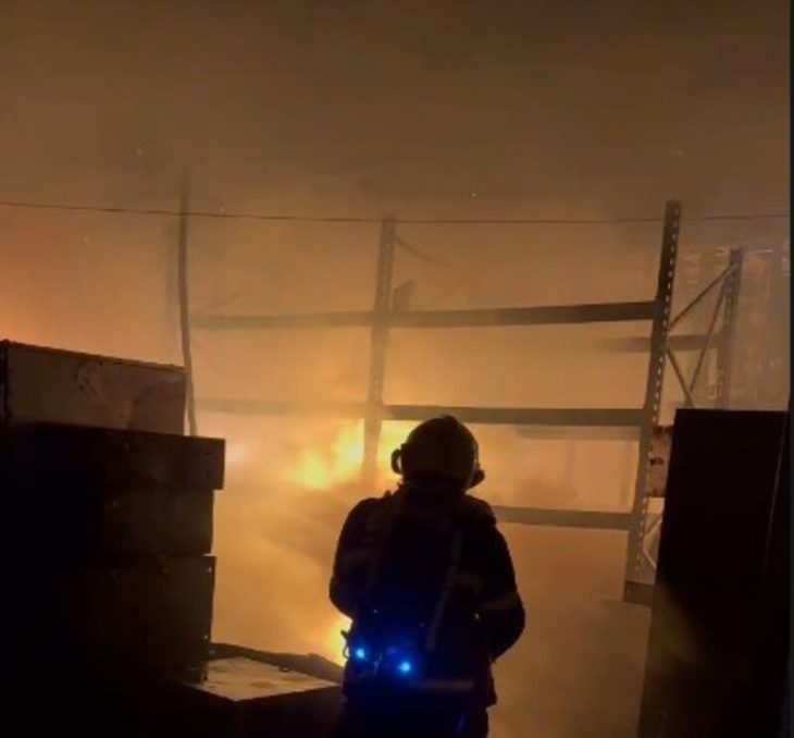 Bombeiros controlam incêndio no bairro Ponta de Baixo, em São José