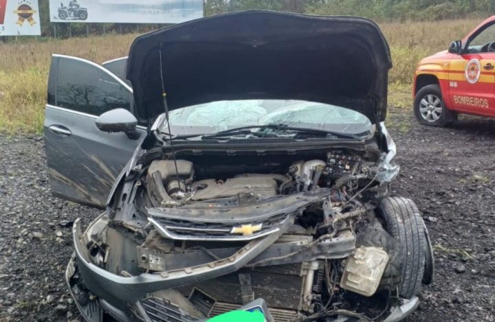 Homem tenta matar mulher e acaba preso após acidente na BR-470