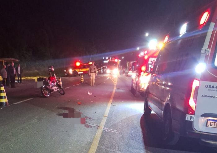 Acidente entre caminhão e moto deixa condutor gravemente ferido