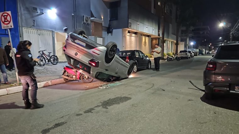 Uso de celular causa capotamento em Balneário Camboriú