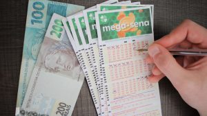 Sem ganhador, Mega-Sena acumula na faixa principal